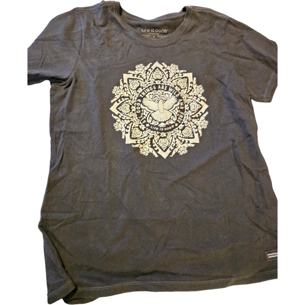Life Is Good Crusher Tee - All Good Things are Wild and Free. Large.